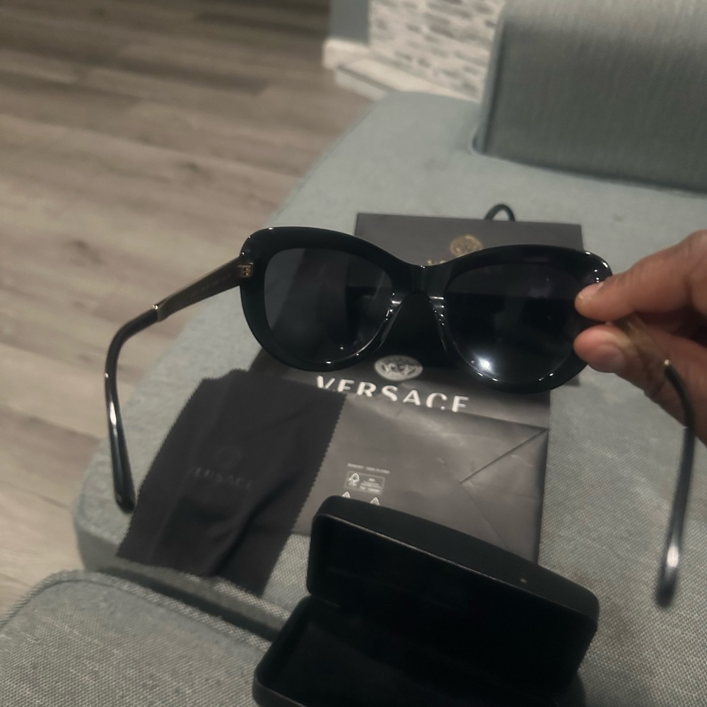 Only Worn Twice! No Scratches! Practically Brand … - image 4